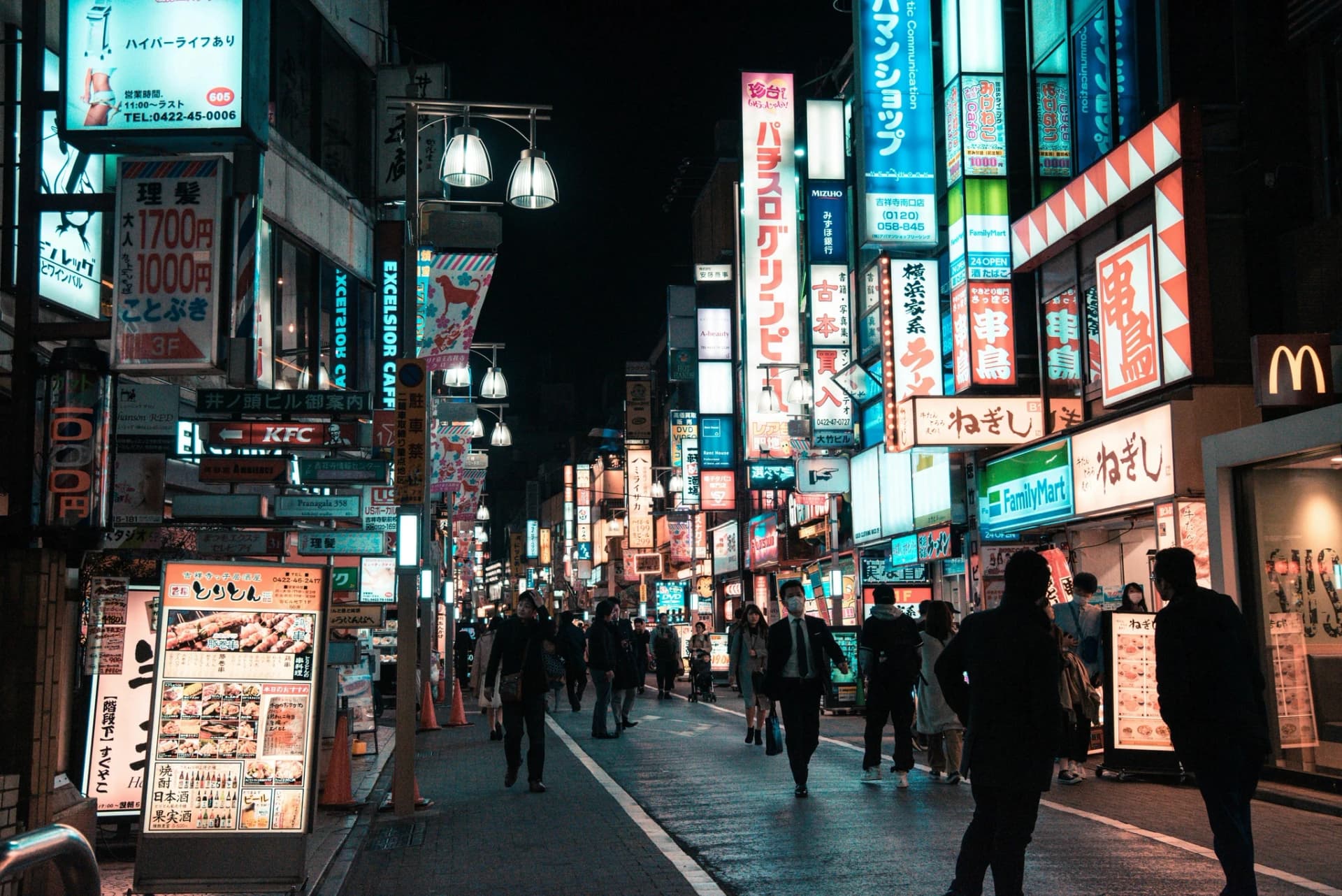 Tokyo Nightlife: Why Depth Beats the Bar Crawl