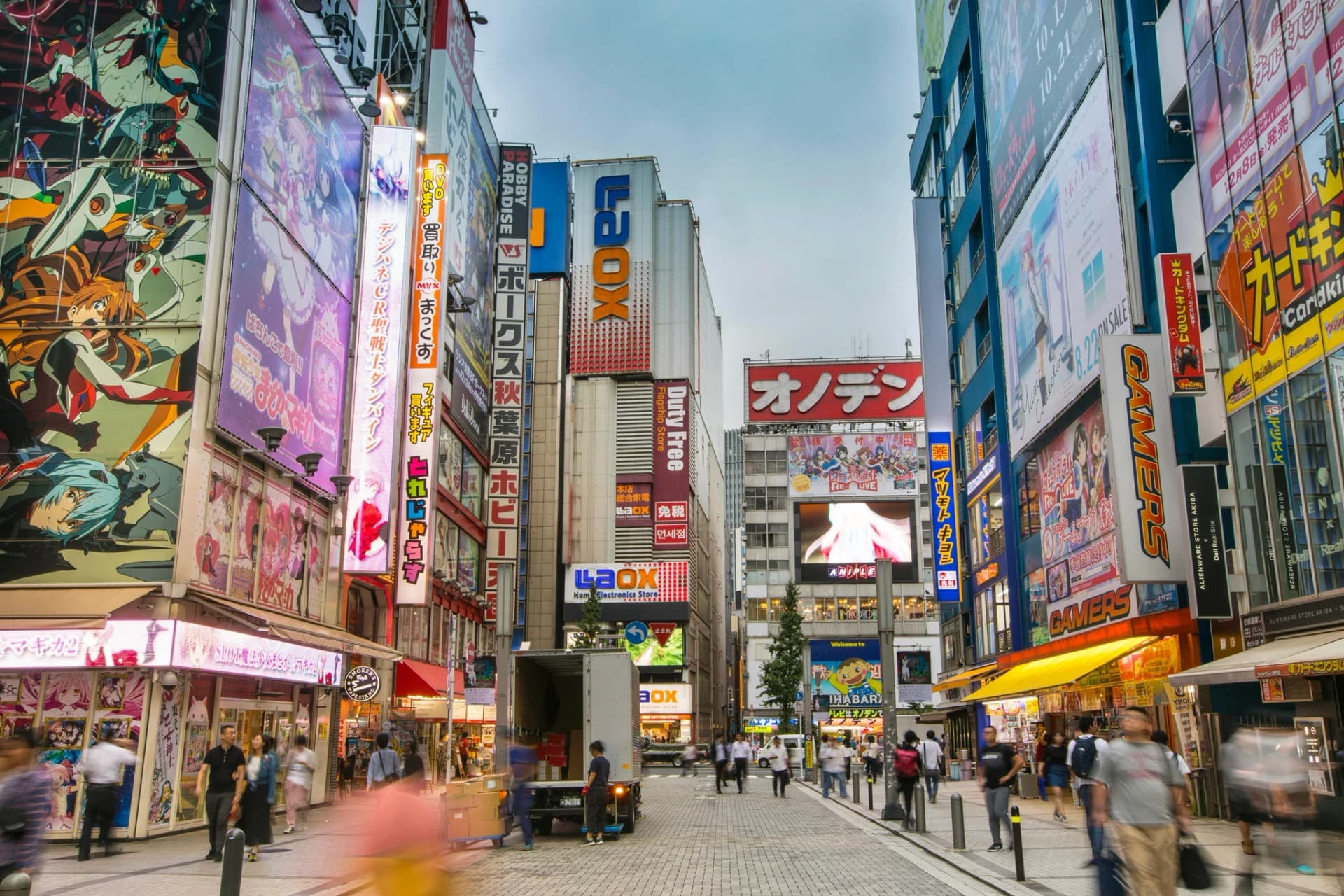 Akihabara Guide: Navigating 8-10 Floors of Otaku Culture