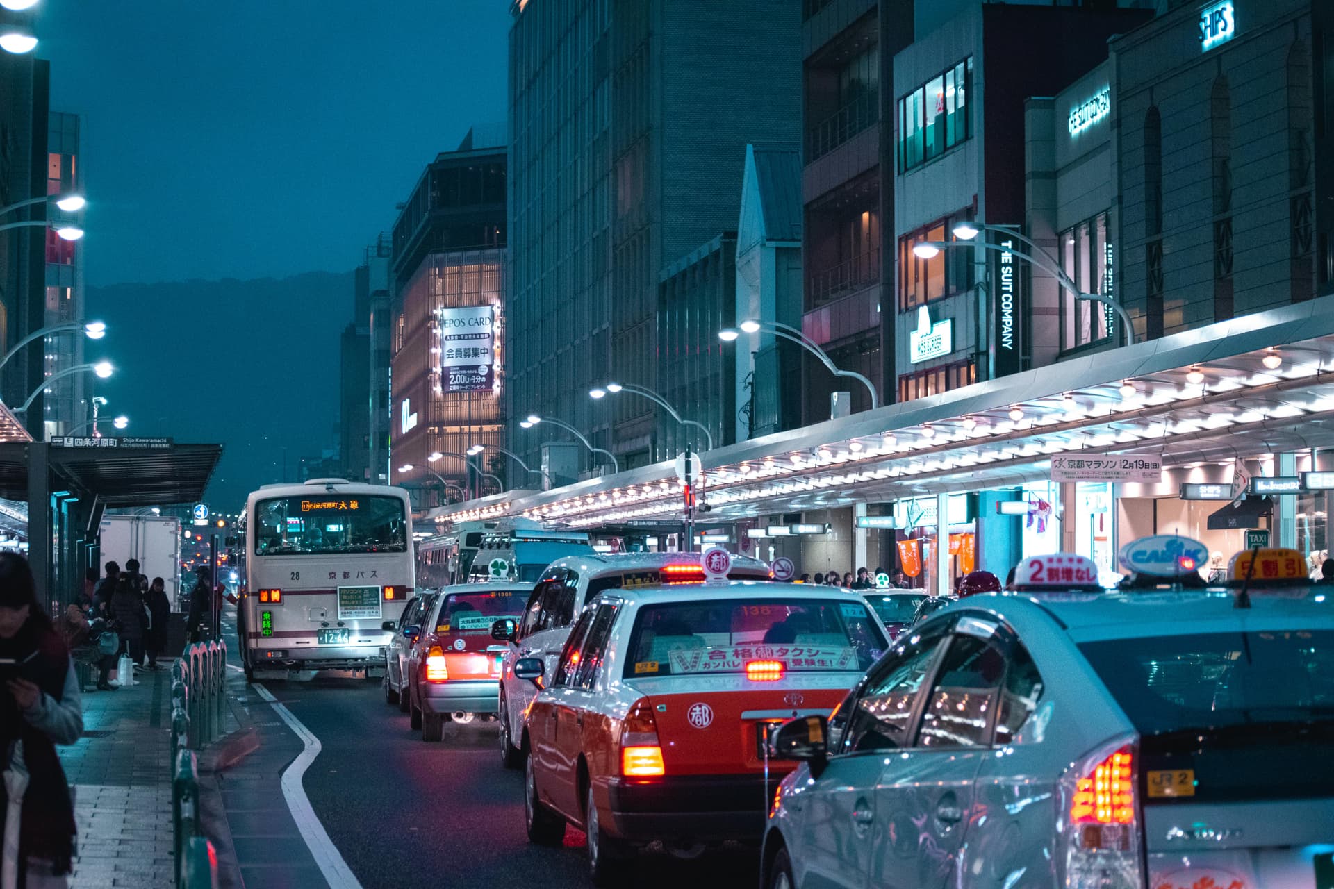 Private Car vs Walking Tour Tokyo: Which Costs You Sightseeing Time?