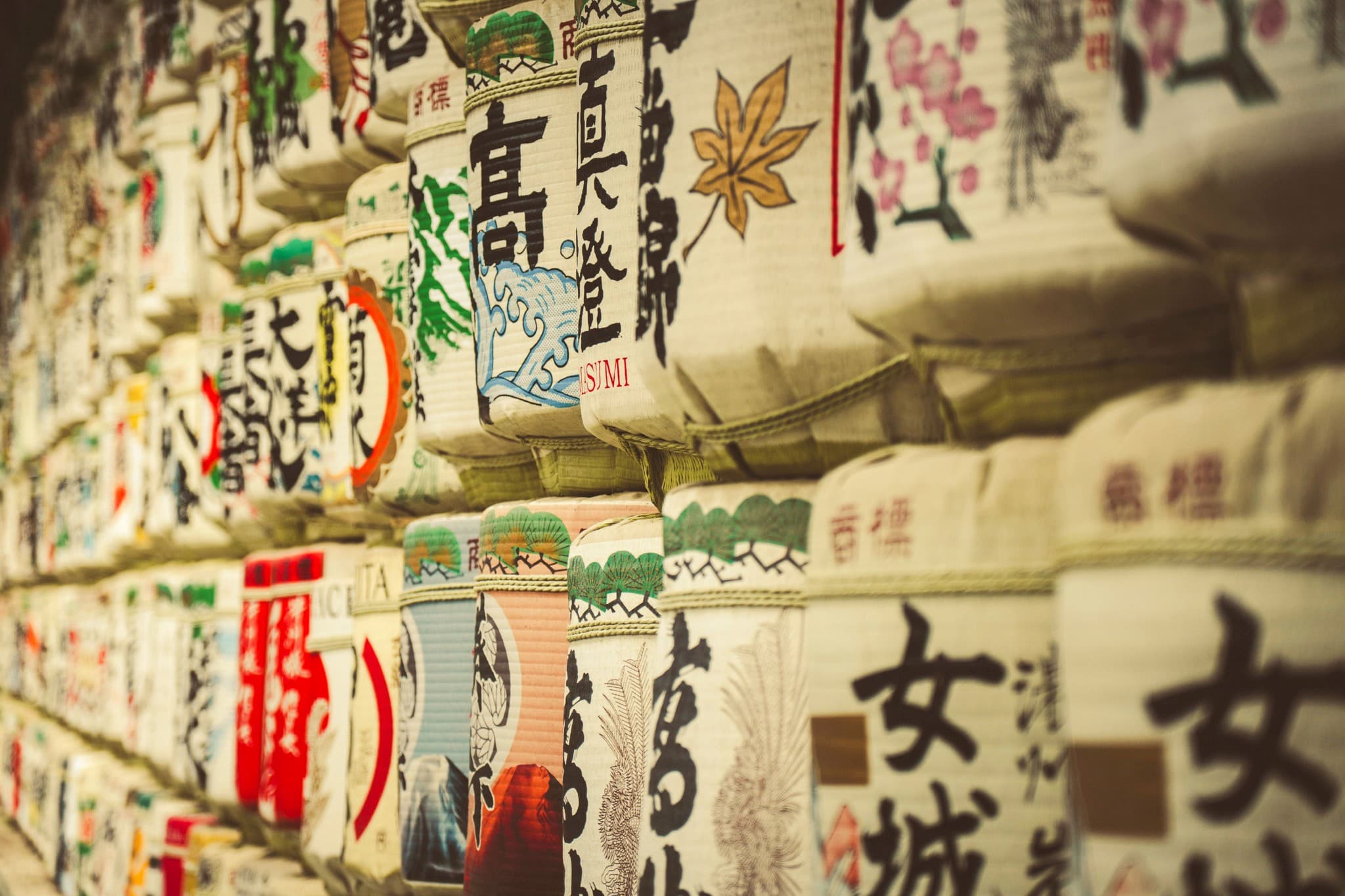 Decorative Sake Barrels from an intriguing Angle at Meiji Jingu