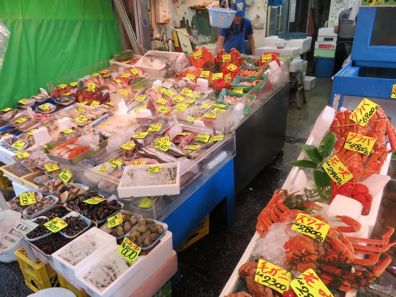 Crabs, shellfish and fresh seafood on ice at a stall in Tsukiji Outer Market