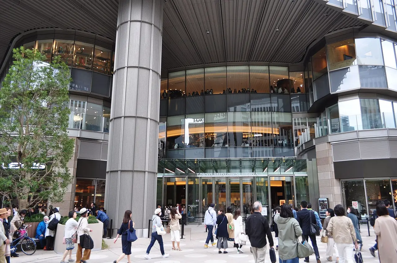 The glass entrance of Tokyo Midtown Hibiya, the building RyuGin moved into