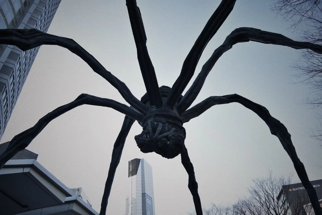 Louise Bourgeois spider sculpture Maman at the foot of Roppongi Hills on a grey winter day