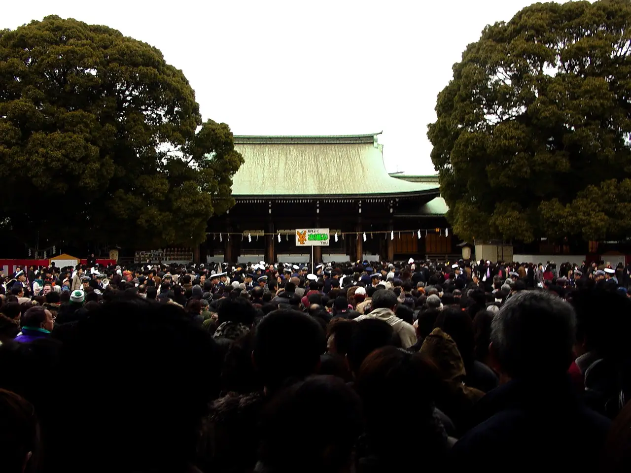New Year crowds packing the courtyard in front of the main hall at Meiji Jingu