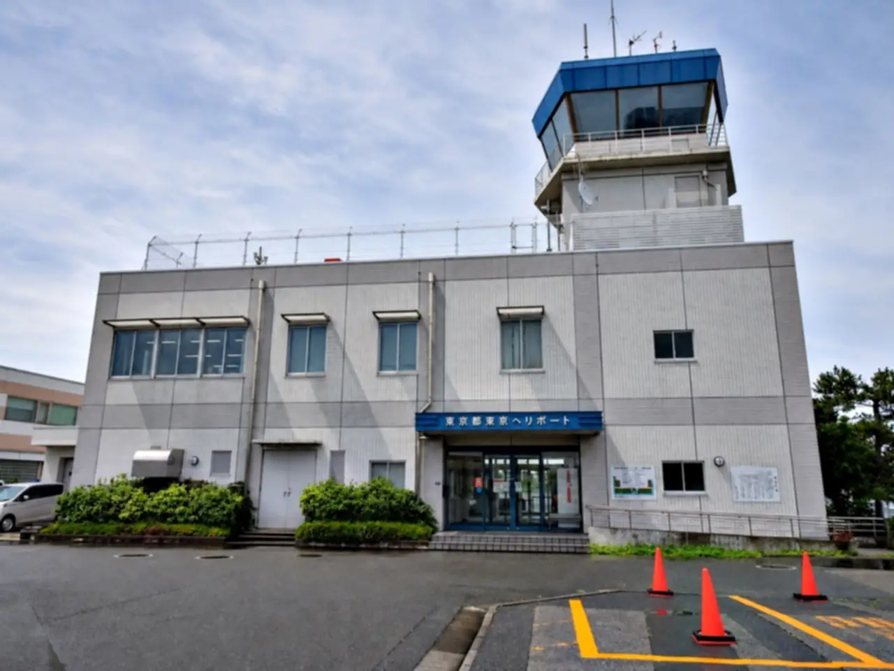 Terminal building and control tower at Tokyo Heliport in Shin-Kiba