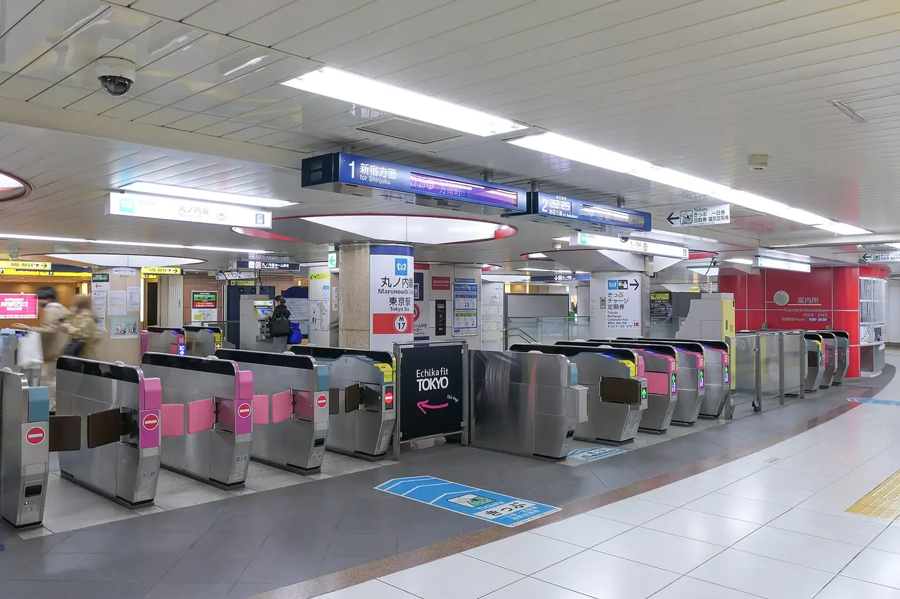 Ticket gates and line signs at the Marunouchi Line entrance in Tokyo Station